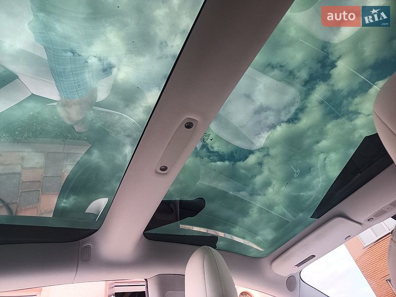 Седан Tesla Model 3 2019 в Киеве