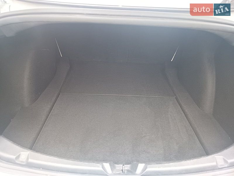 Седан Tesla Model 3 2019 в Киеве