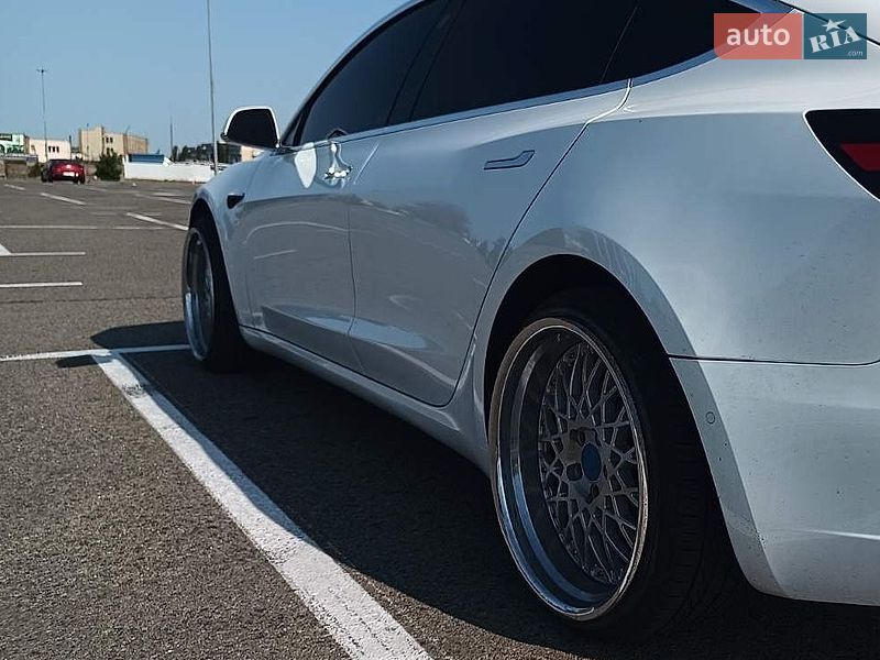 Седан Tesla Model 3 2019 в Киеве