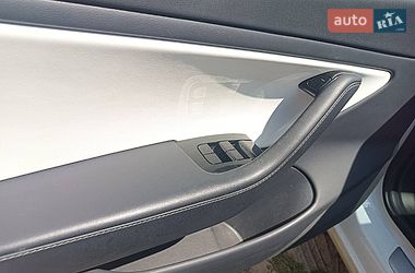 Седан Tesla Model 3 2019 в Киеве