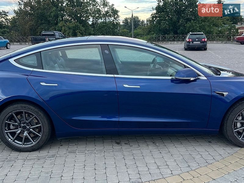 Седан Tesla Model 3 2018 в Харькове