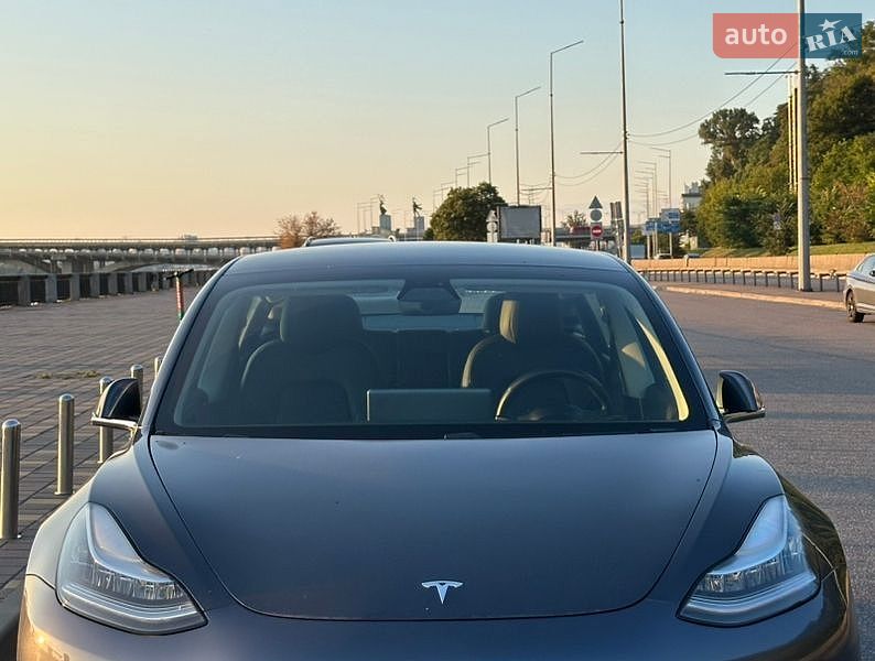 Tesla Model 3 2020