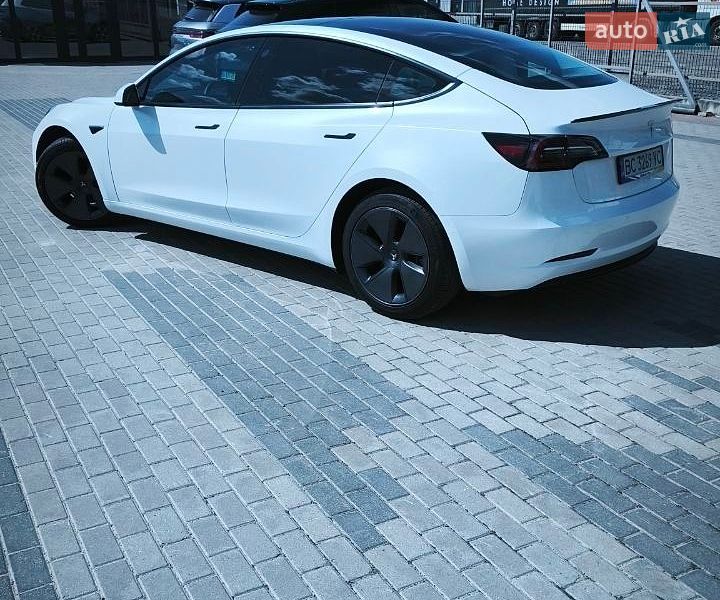 Седан Tesla Model 3 2021 в Львове