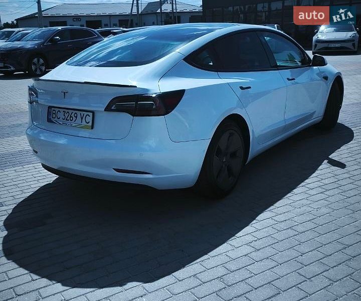 Седан Tesla Model 3 2021 в Львове