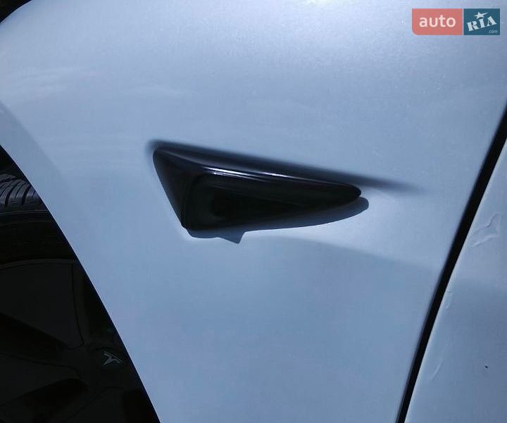 Седан Tesla Model 3 2021 в Львове