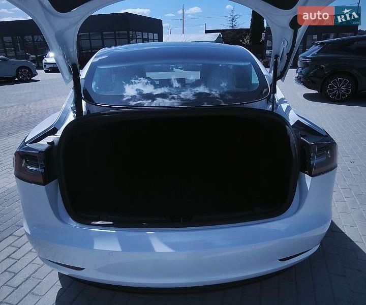 Седан Tesla Model 3 2021 в Львове