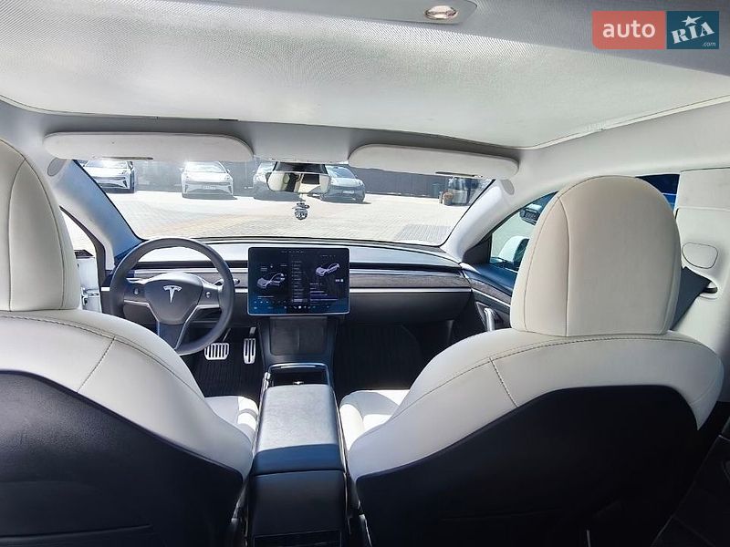 Седан Tesla Model 3 2021 в Львове