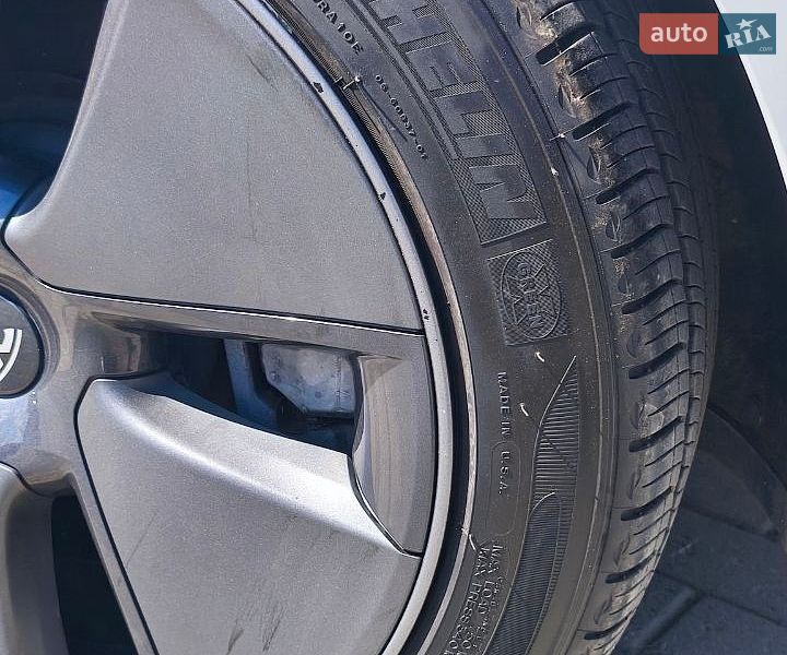 Седан Tesla Model 3 2021 в Львове