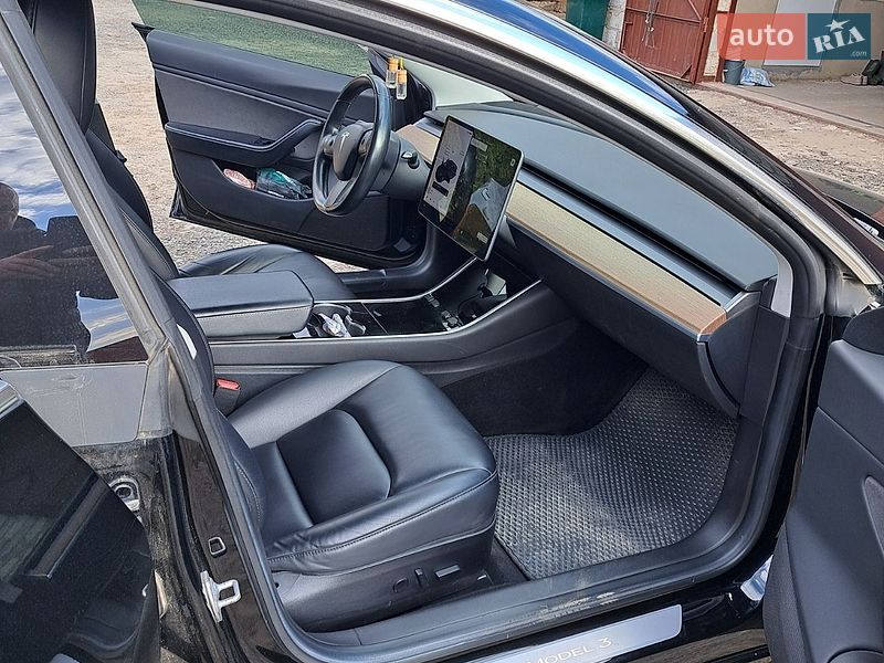 Седан Tesla Model 3 2018 в Луцьку