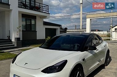 Седан Tesla Model 3 2022 в Ровно