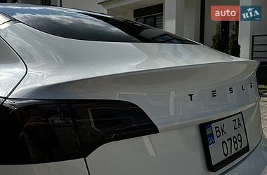 Седан Tesla Model 3 2022 в Ровно