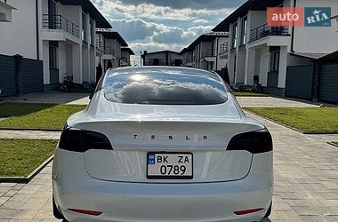 Седан Tesla Model 3 2022 в Ровно