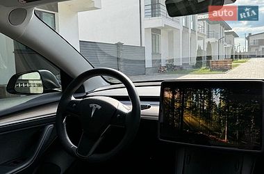 Седан Tesla Model 3 2022 в Ровно