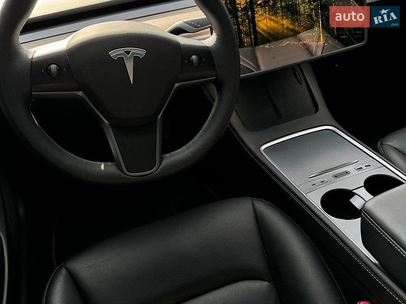 Седан Tesla Model 3 2022 в Ровно