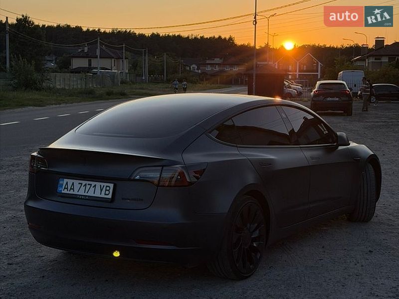 Седан Tesla Model 3 2022 в Броварах