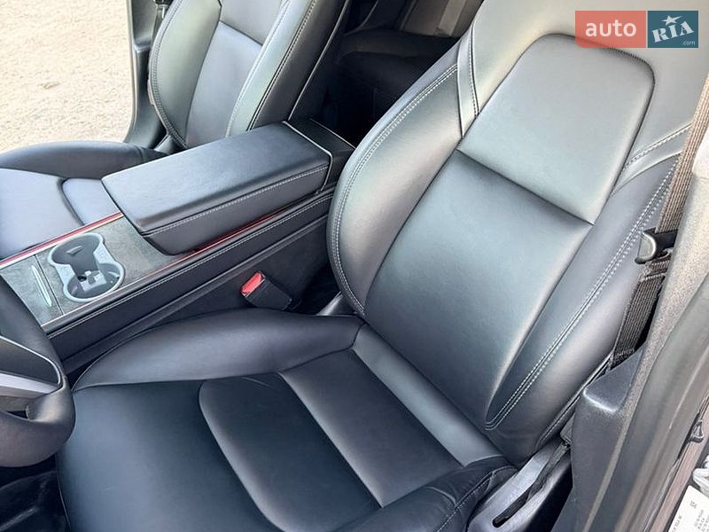 Седан Tesla Model 3 2022 в Броварах