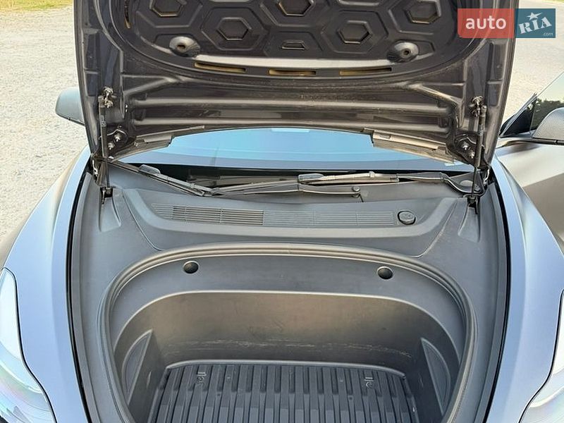 Седан Tesla Model 3 2022 в Броварах