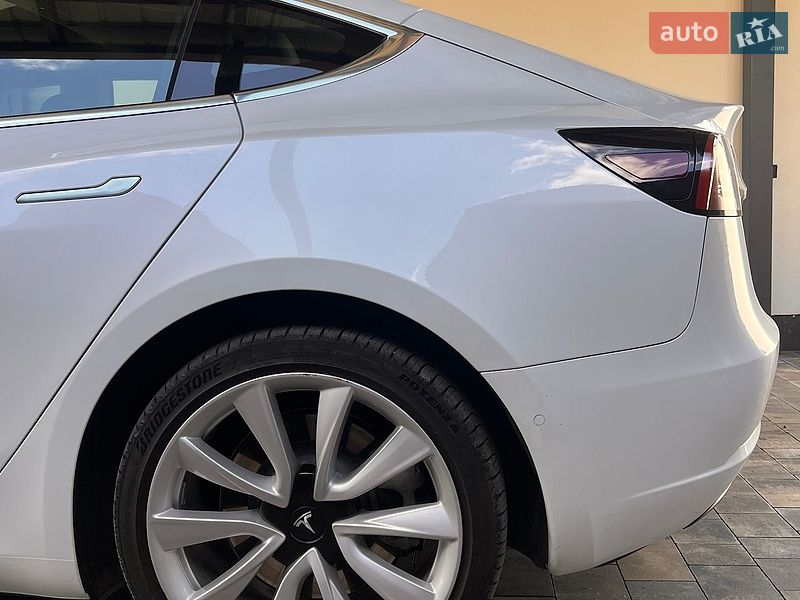 Седан Tesla Model 3 2019 в Броварах