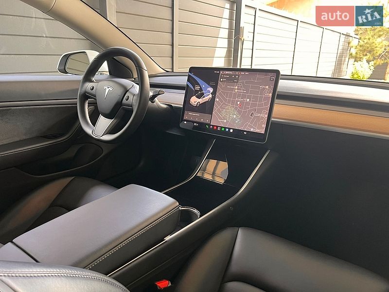 Седан Tesla Model 3 2019 в Броварах