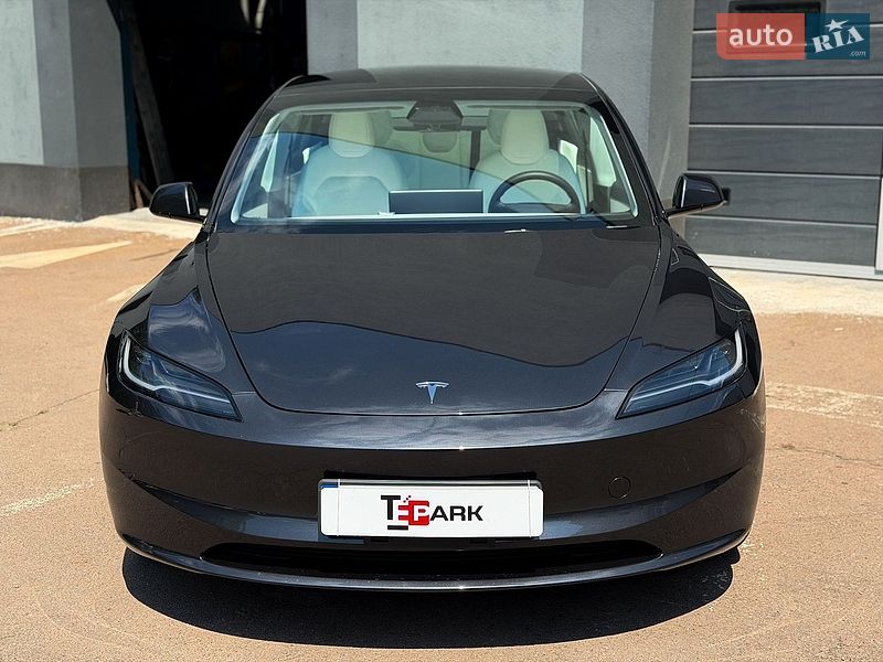 Седан Tesla Model 3 2025 в Киеве