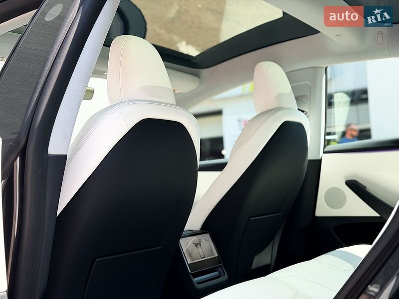 Седан Tesla Model 3 2025 в Киеве