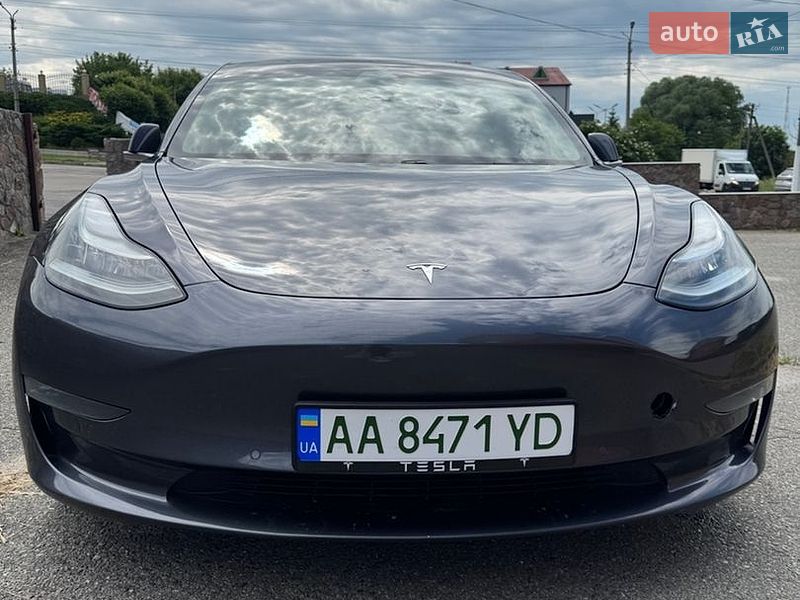 Седан Tesla Model 3 2019 в Гатне
