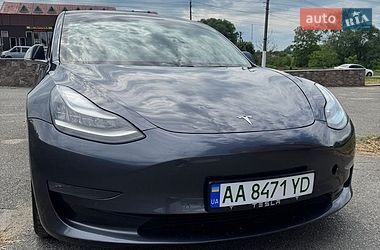 Седан Tesla Model 3 2019 в Гатне
