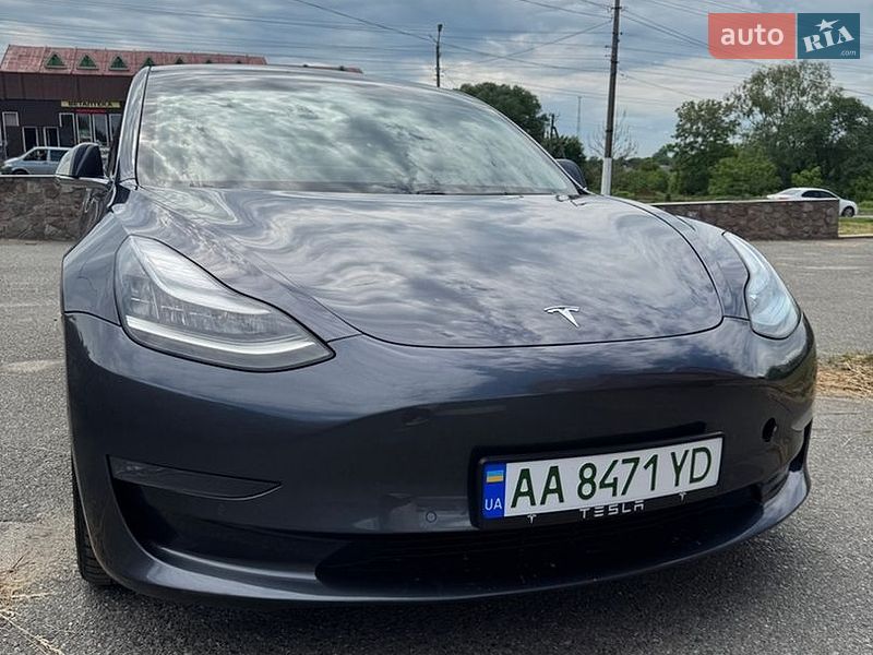 Седан Tesla Model 3 2019 в Гатне