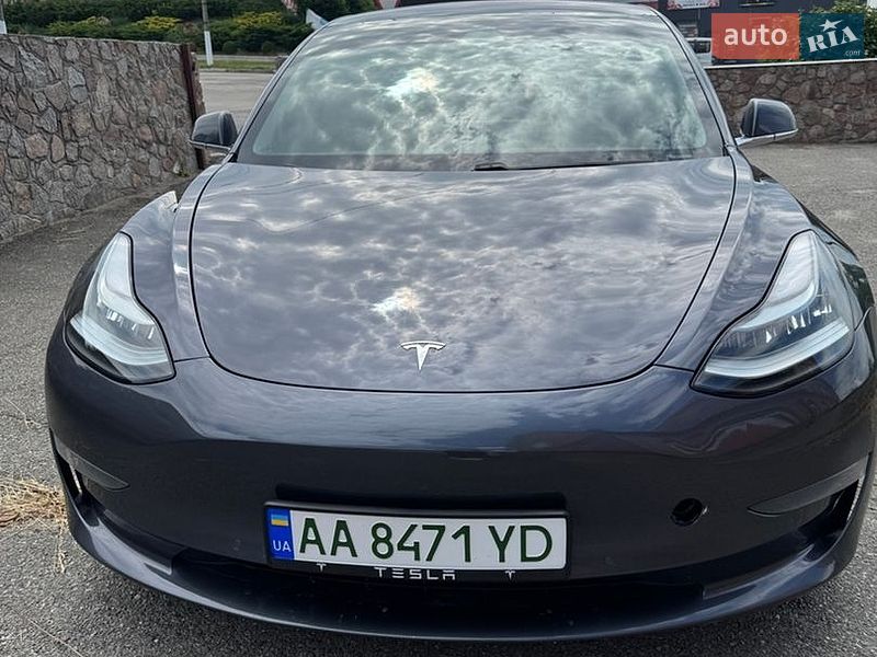 Седан Tesla Model 3 2019 в Гатне