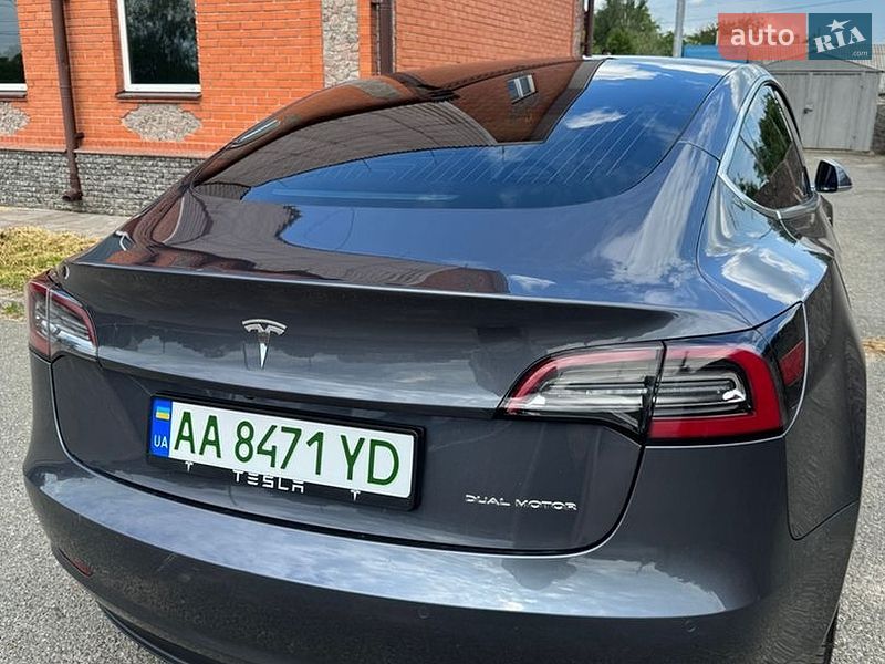 Седан Tesla Model 3 2019 в Гатне