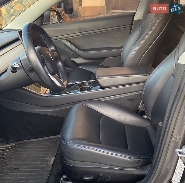 Седан Tesla Model 3 2019 в Гатне