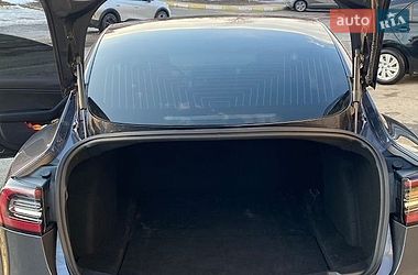 Седан Tesla Model 3 2019 в Гатне