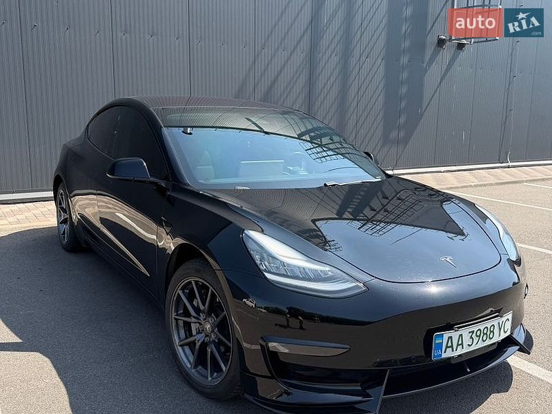 Седан Tesla Model 3 2019 в Києві
