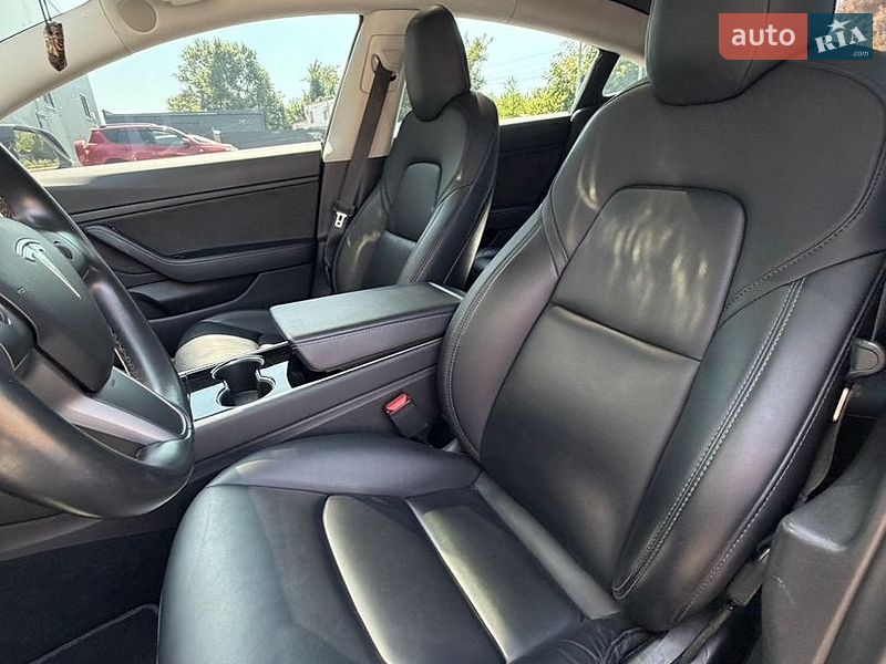 Седан Tesla Model 3 2019 в Києві
