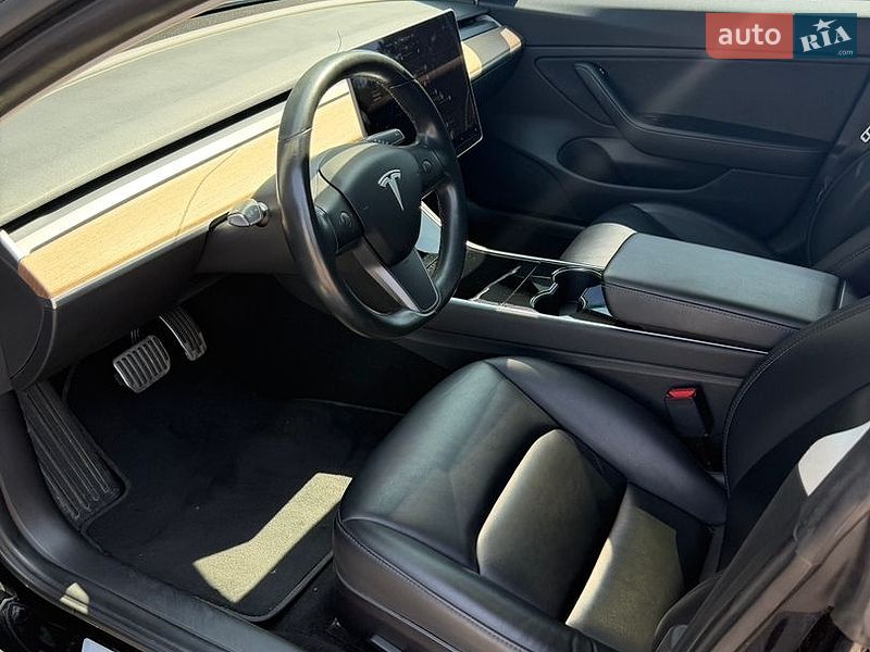 Седан Tesla Model 3 2019 в Києві