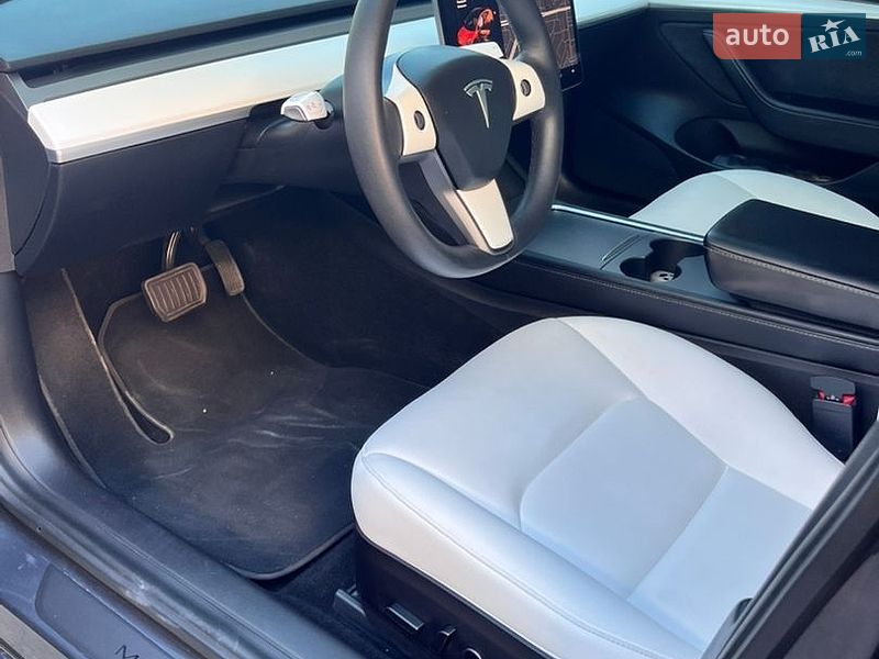 Седан Tesla Model 3 2021 в Кременчуці