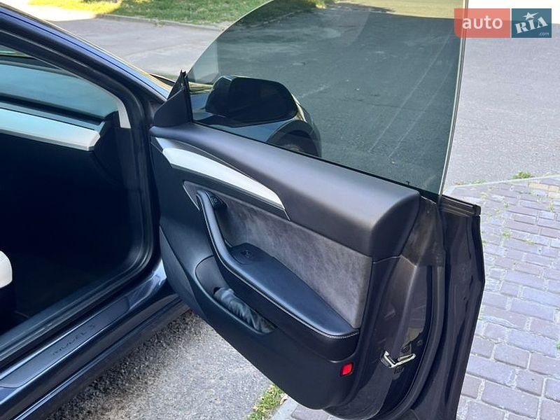 Седан Tesla Model 3 2021 в Кременчуці