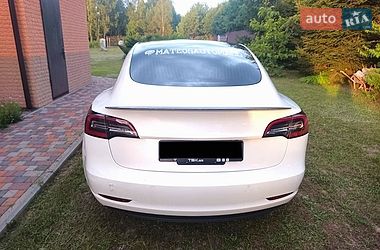 Седан Tesla Model 3 2019 в Киеве
