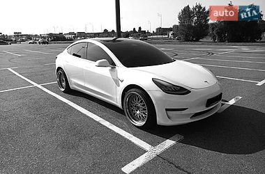 Седан Tesla Model 3 2019 в Киеве