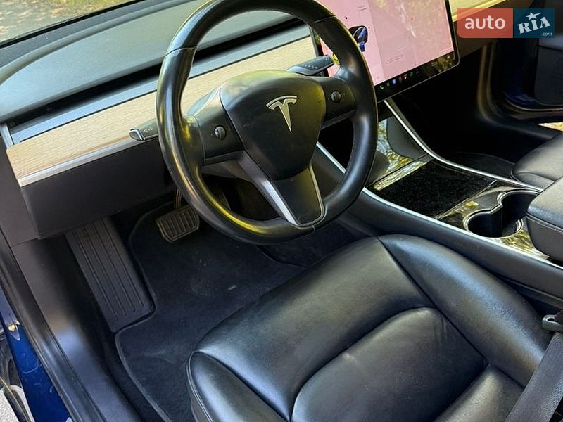 Седан Tesla Model 3 2019 в Лубнах