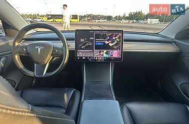 Седан Tesla Model 3 2019 в Львове