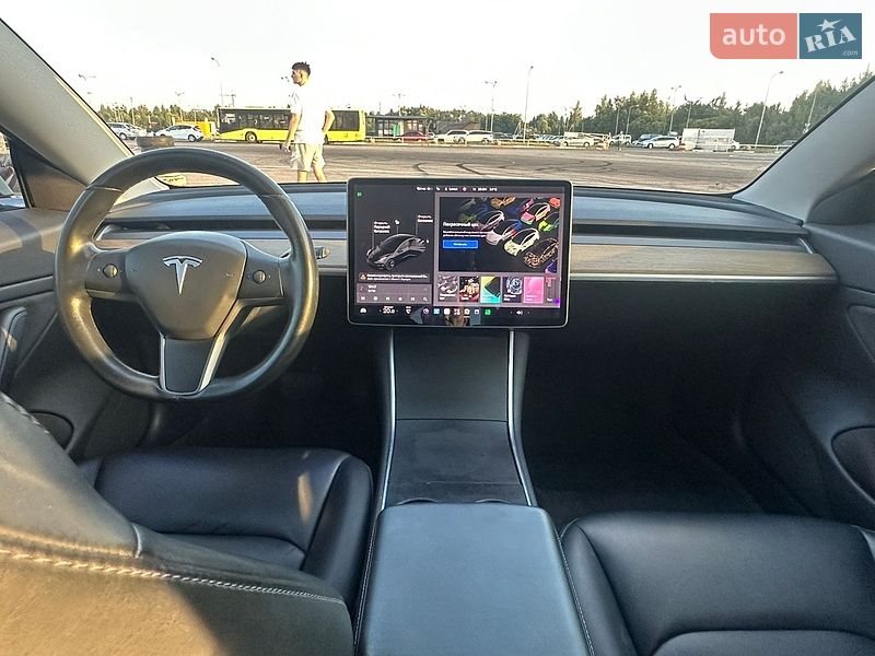 Седан Tesla Model 3 2019 в Львове