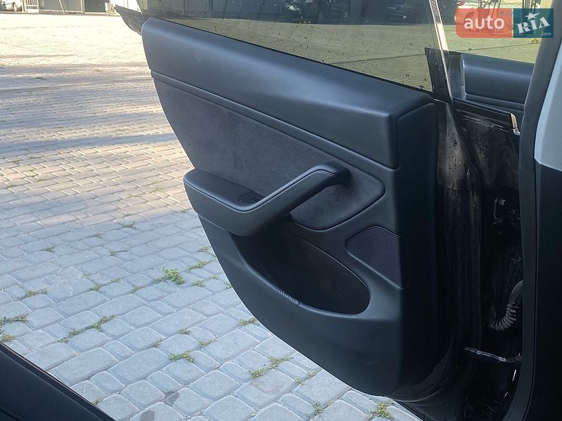 Седан Tesla Model 3 2021 в Львове