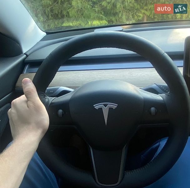 Седан Tesla Model 3 2021 в Львове