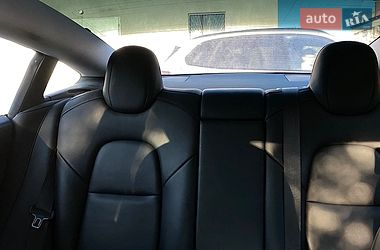 Седан Tesla Model 3 2021 в Львове