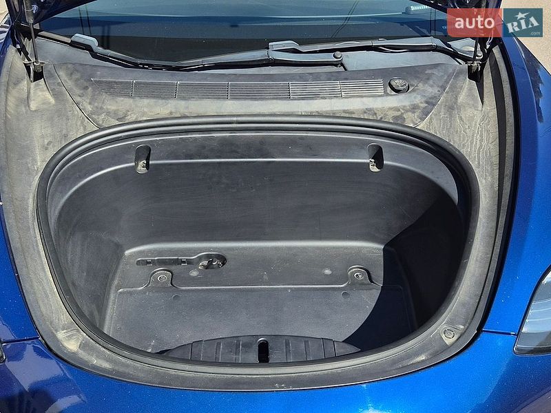 Седан Tesla Model 3 2020 в Києві