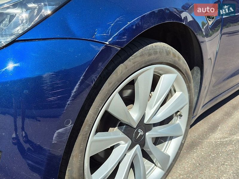 Седан Tesla Model 3 2020 в Києві