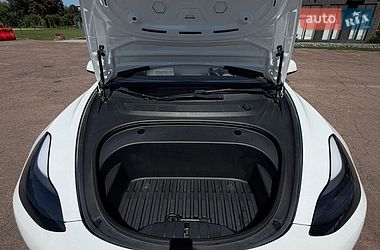 Седан Tesla Model 3 2021 в Киеве