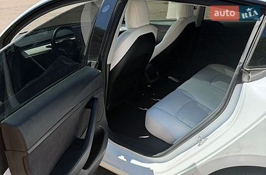 Седан Tesla Model 3 2021 в Киеве