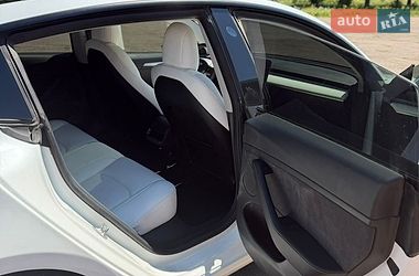 Седан Tesla Model 3 2021 в Киеве